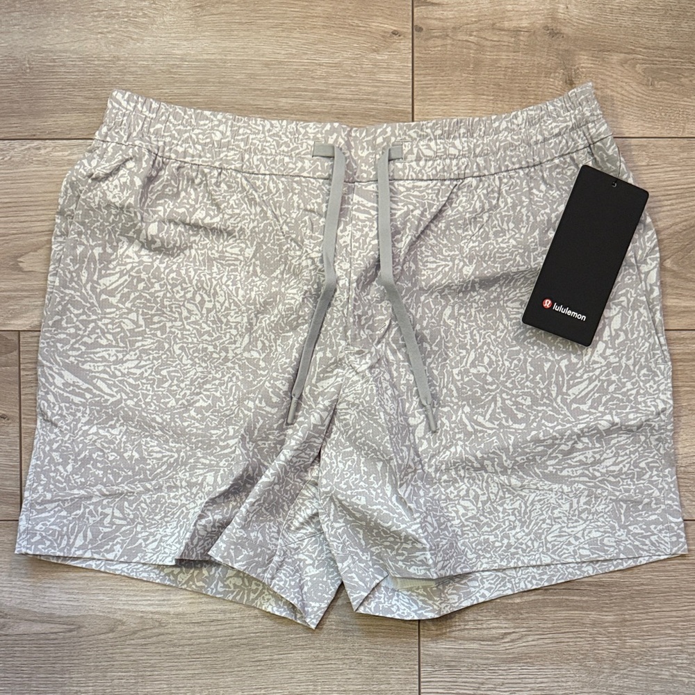 NWT lululemon athletica Bowline Short 5” Size L